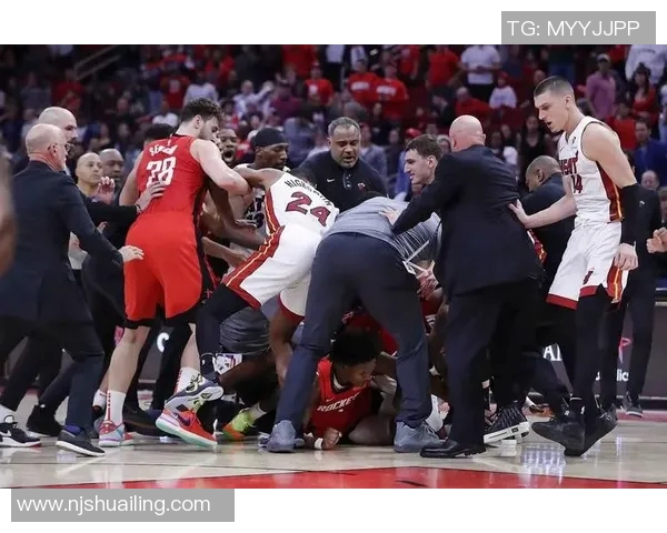 快船与热火激战12月赛季对决精彩回顾与分析