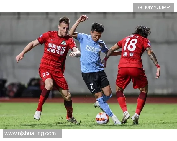 河南建业与大连人激战正酣谁能在这场对决中笑到最后